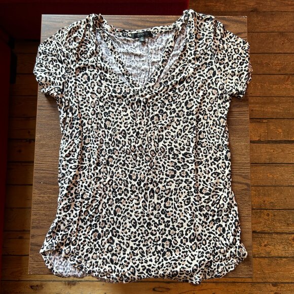 Dynamite Leopard print, V neck, short sleeve top - Picture 4 of 7
